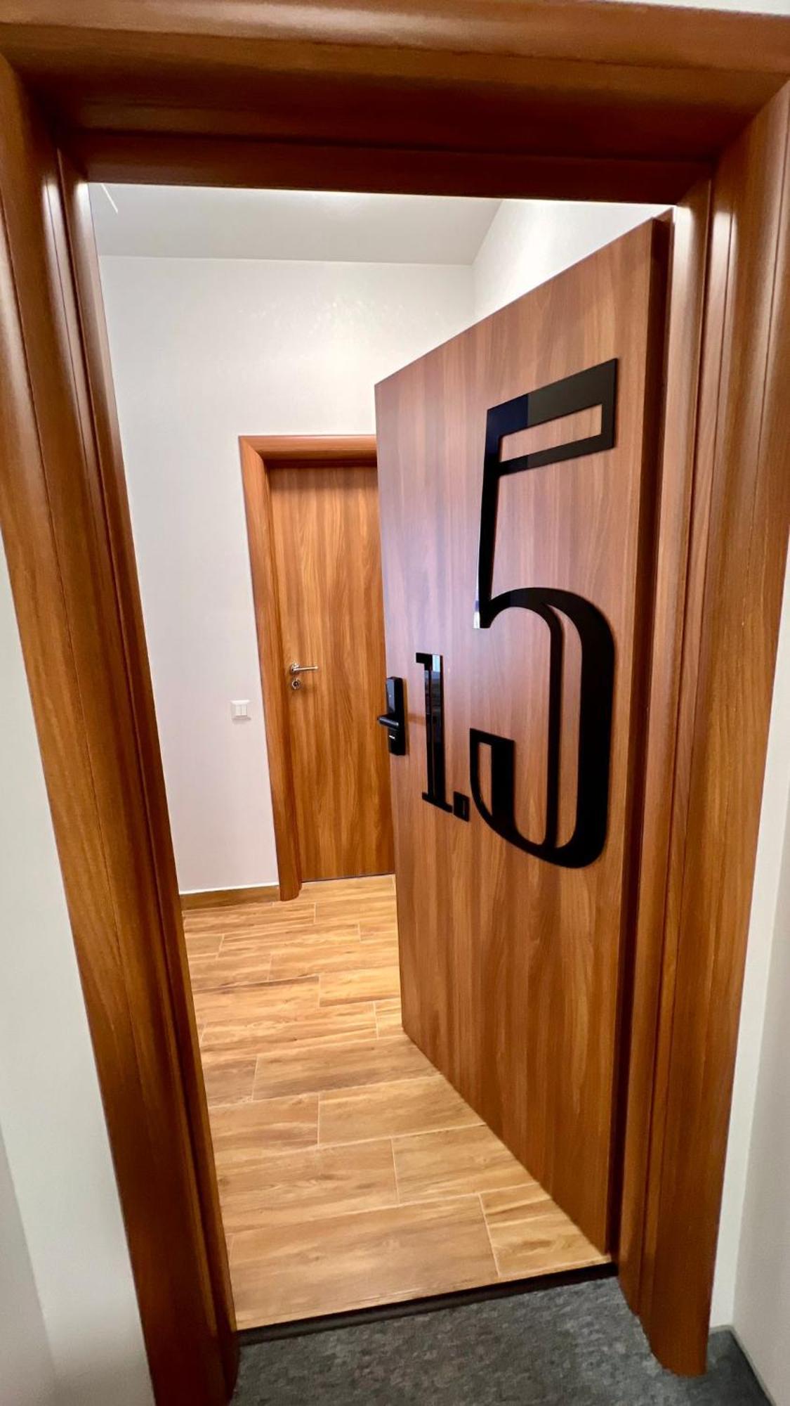 Hotel Fantazia Oradea - Self Check In & Out 外观 照片