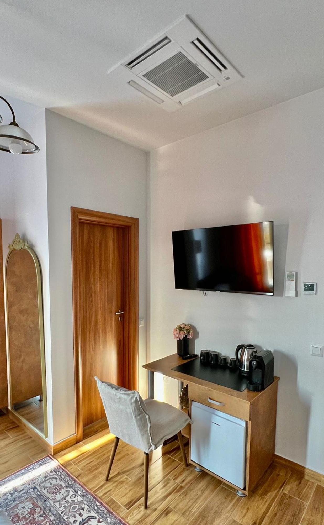 Hotel Fantazia Oradea - Self Check In & Out 外观 照片