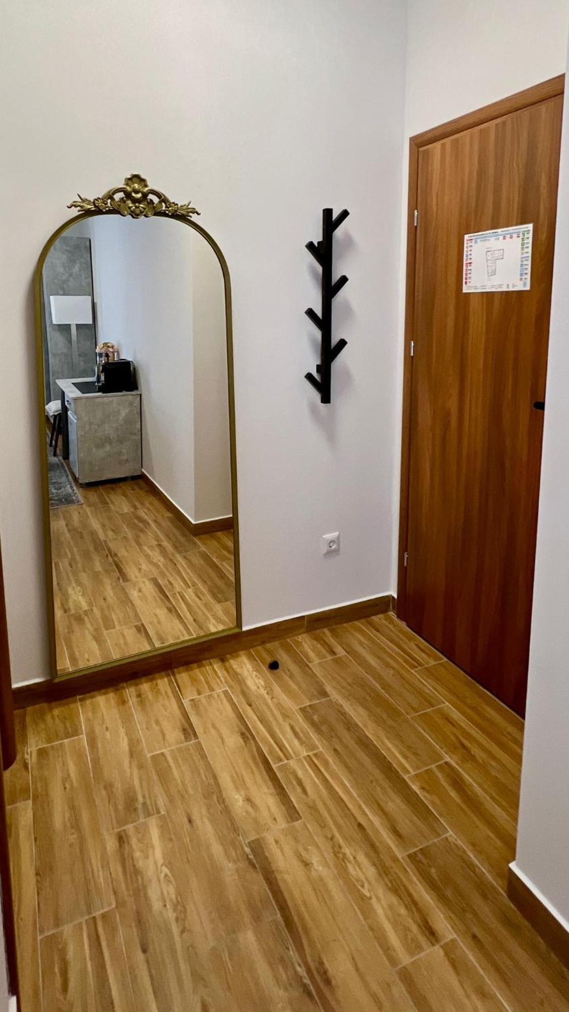 Hotel Fantazia Oradea - Self Check In & Out 外观 照片