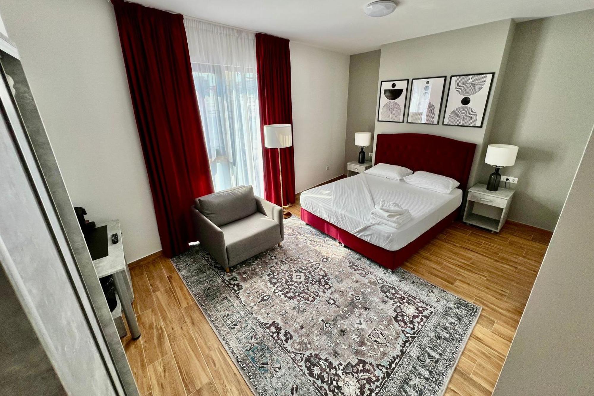 Hotel Fantazia Oradea - Self Check In & Out 外观 照片