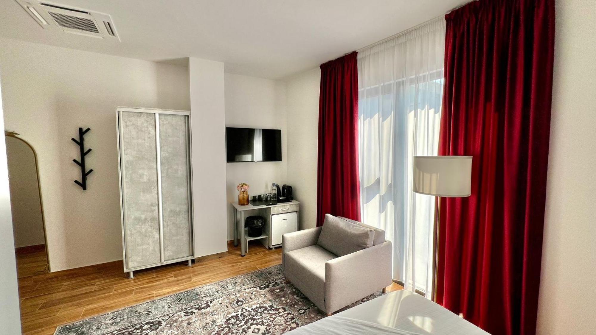 Hotel Fantazia Oradea - Self Check In & Out 外观 照片